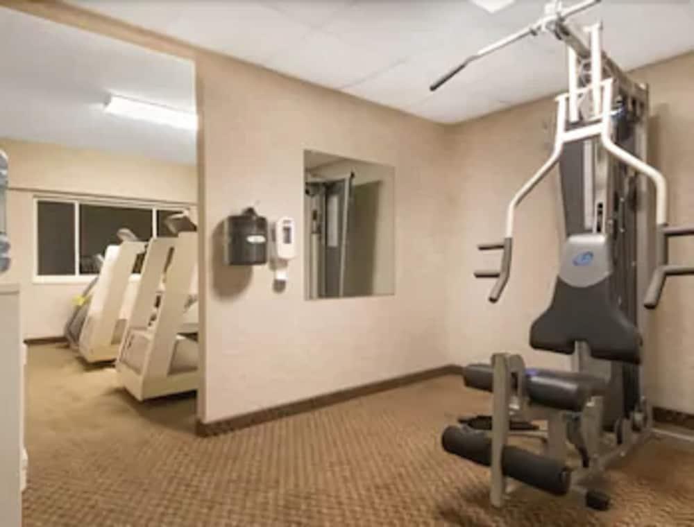 Ramada By Wyndham Paintsville Hotel & Conference Center Buitenkant foto