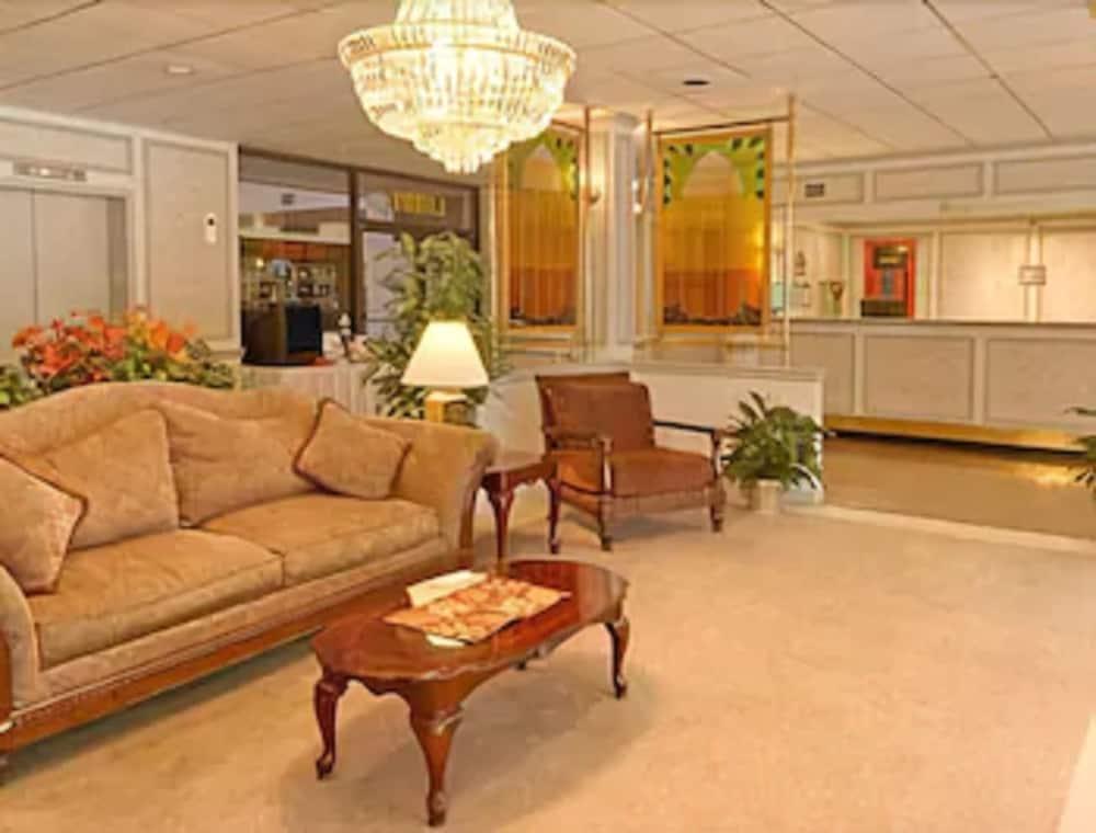 Ramada By Wyndham Paintsville Hotel & Conference Center Buitenkant foto