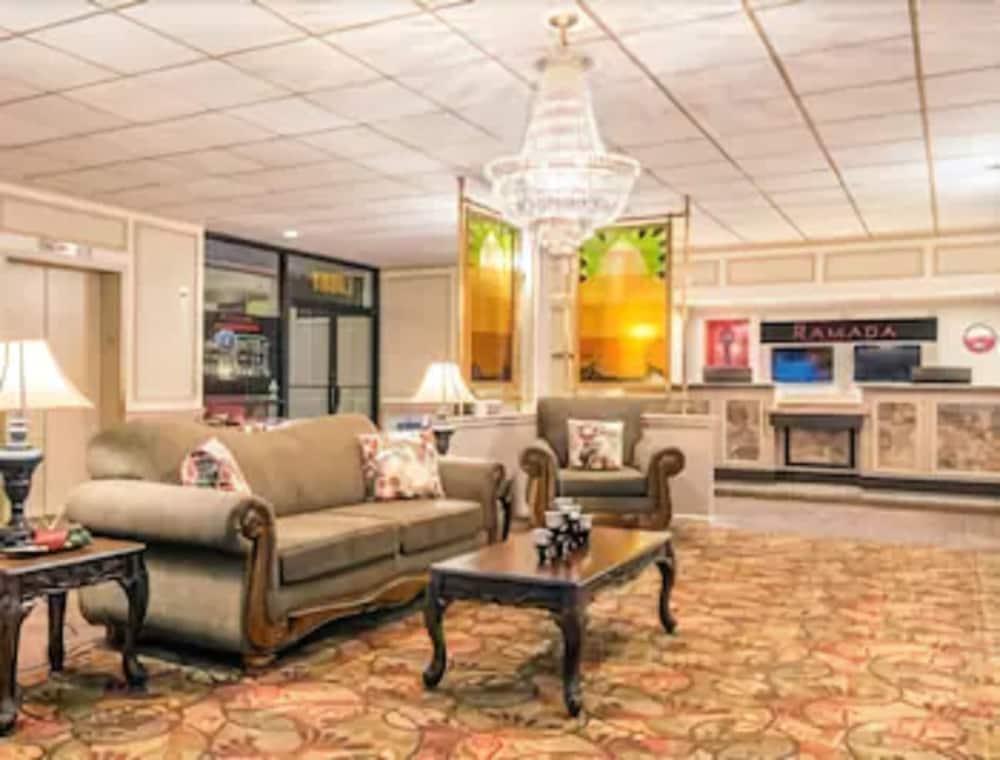 Ramada By Wyndham Paintsville Hotel & Conference Center Buitenkant foto