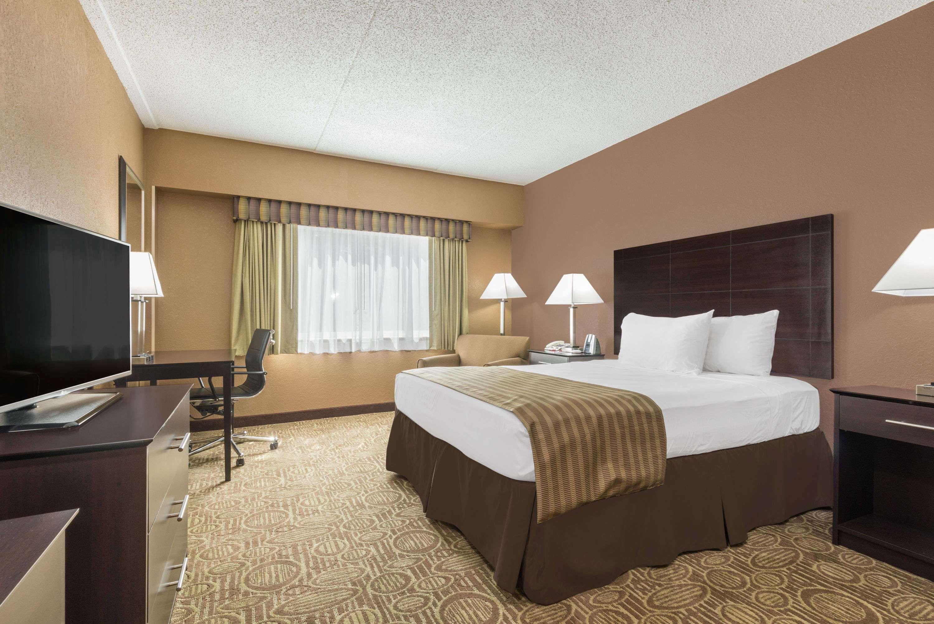Ramada By Wyndham Paintsville Hotel & Conference Center Buitenkant foto