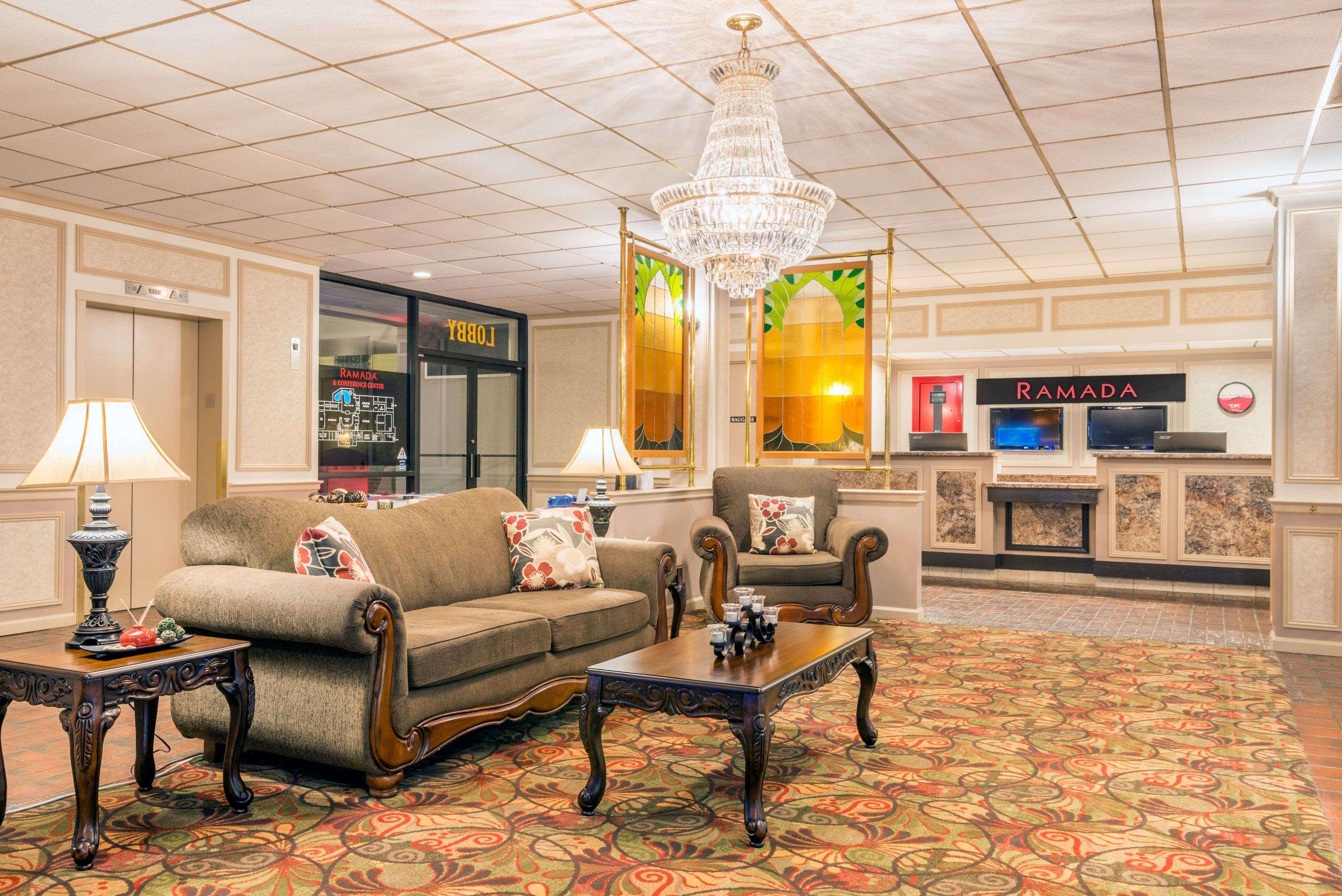 Ramada By Wyndham Paintsville Hotel & Conference Center Buitenkant foto
