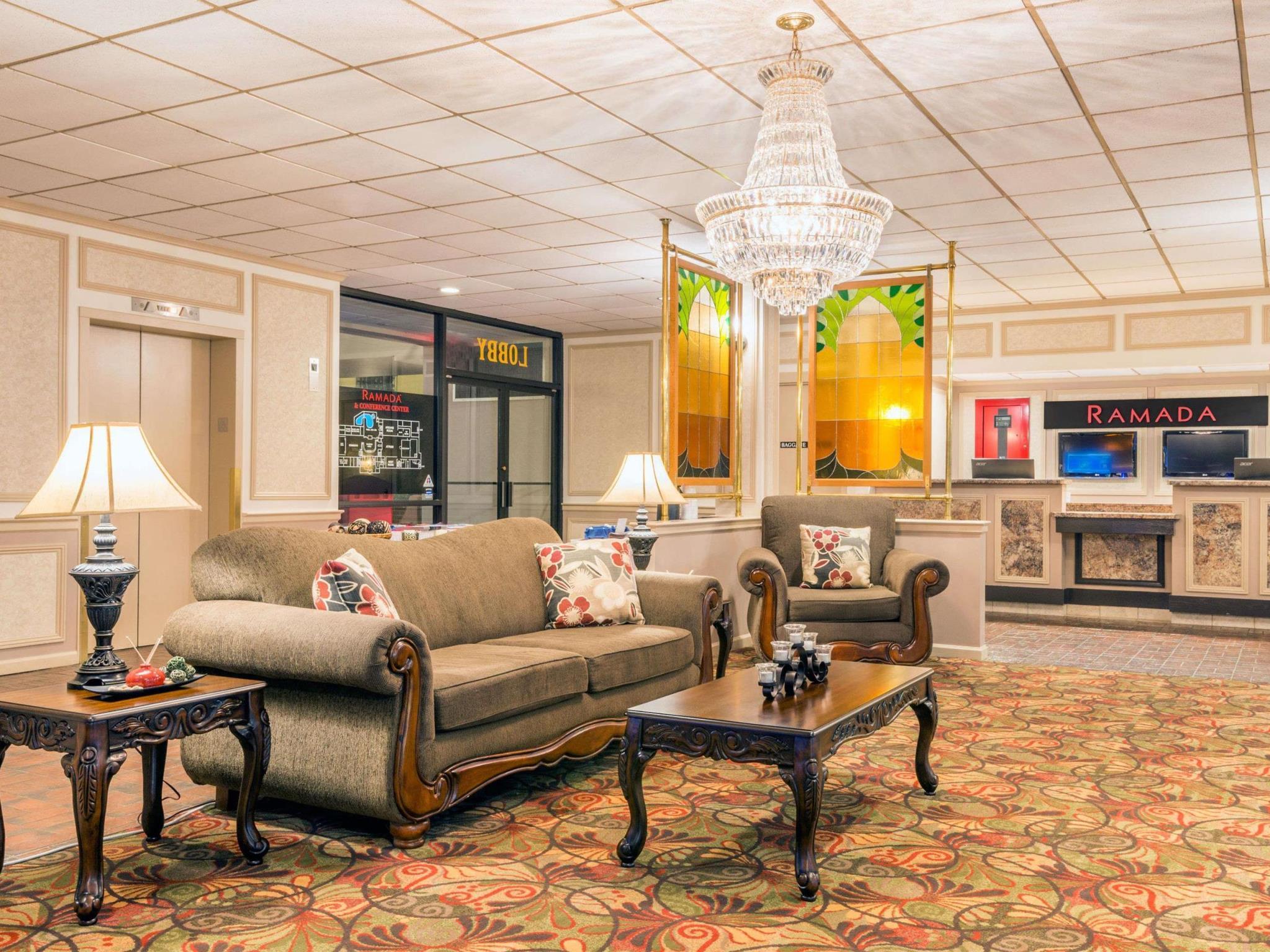 Ramada By Wyndham Paintsville Hotel & Conference Center Buitenkant foto