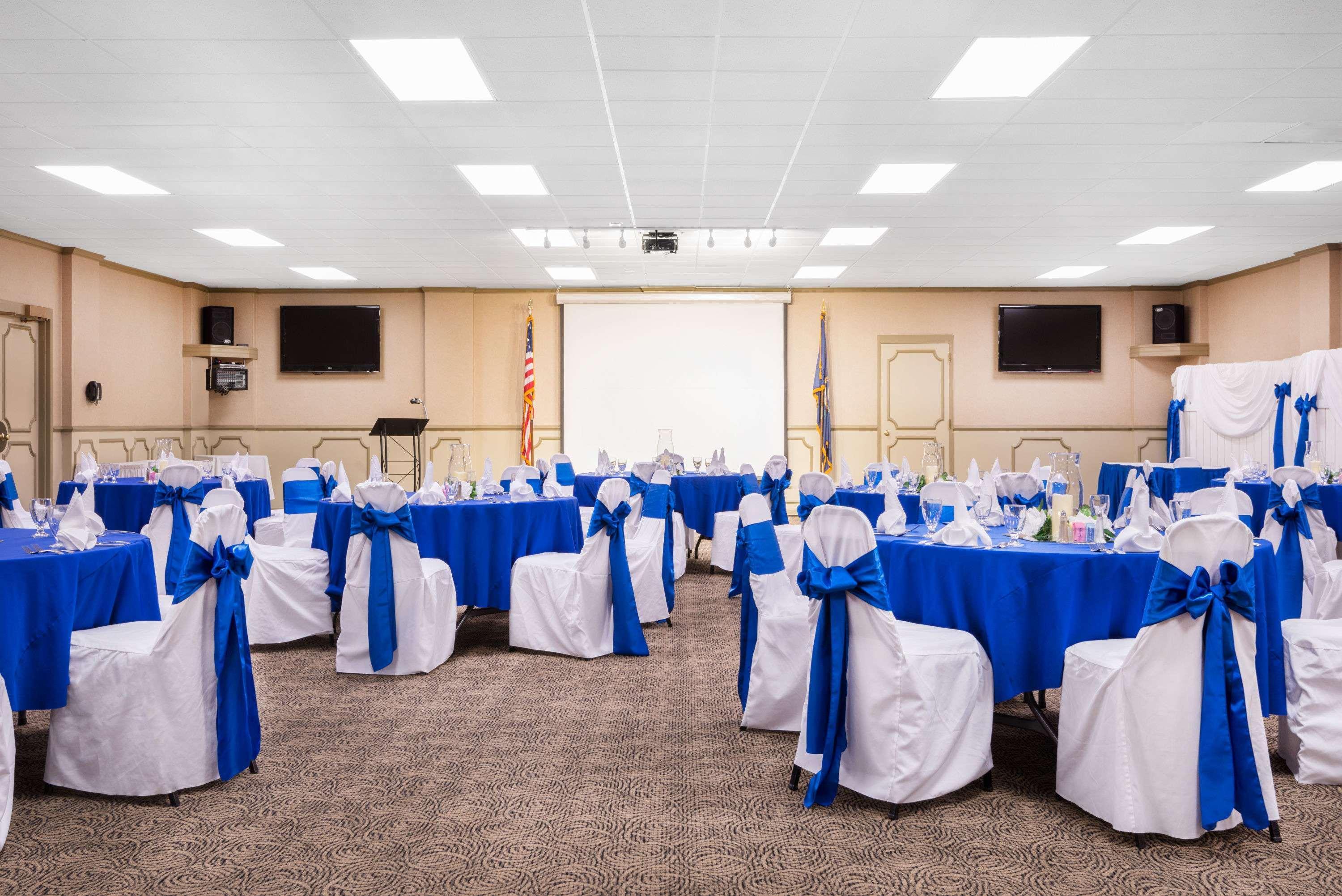 Ramada By Wyndham Paintsville Hotel & Conference Center Buitenkant foto