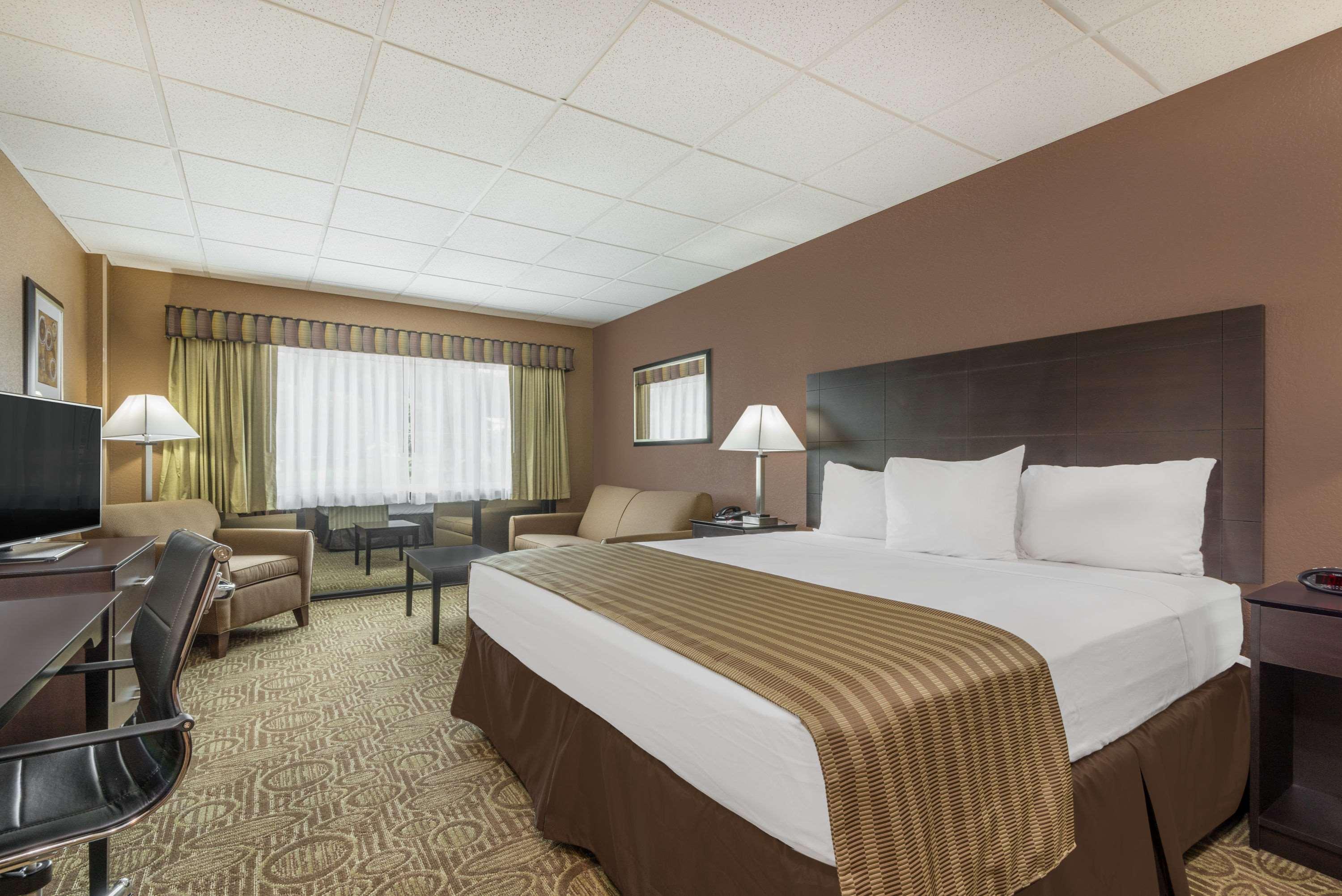 Ramada By Wyndham Paintsville Hotel & Conference Center Buitenkant foto
