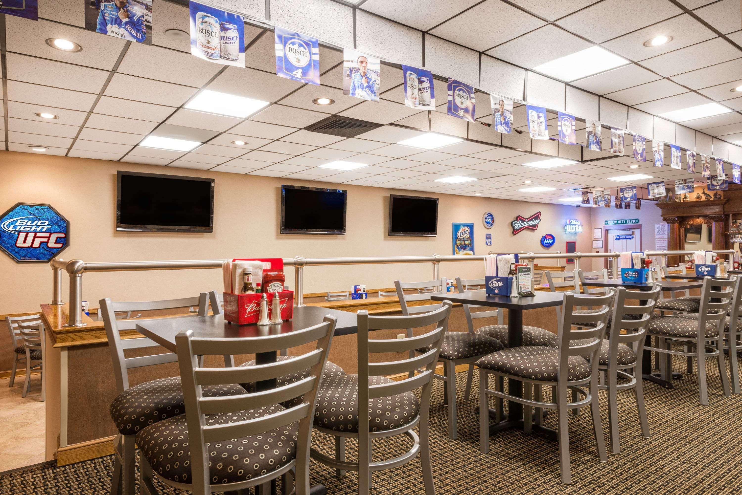 Ramada By Wyndham Paintsville Hotel & Conference Center Buitenkant foto
