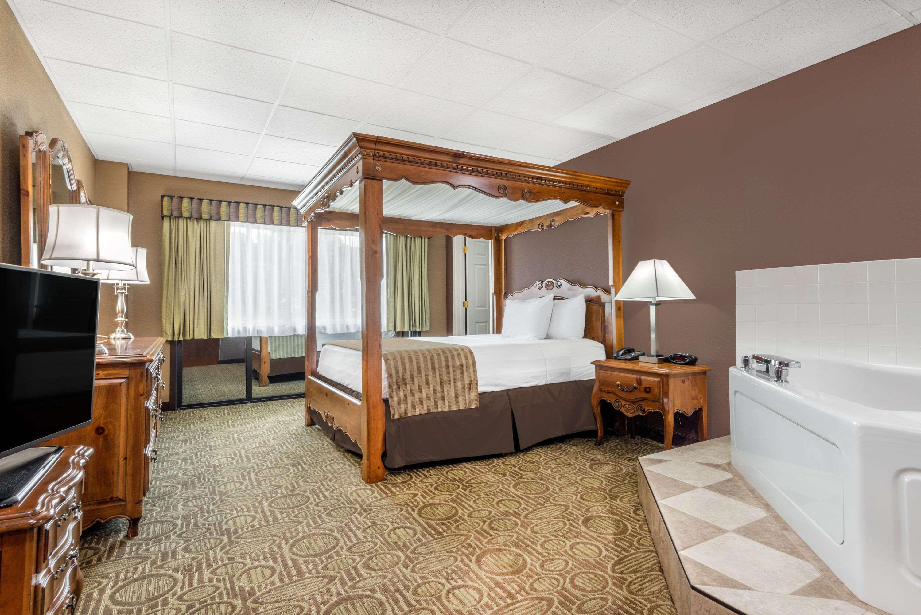 Ramada By Wyndham Paintsville Hotel & Conference Center Buitenkant foto