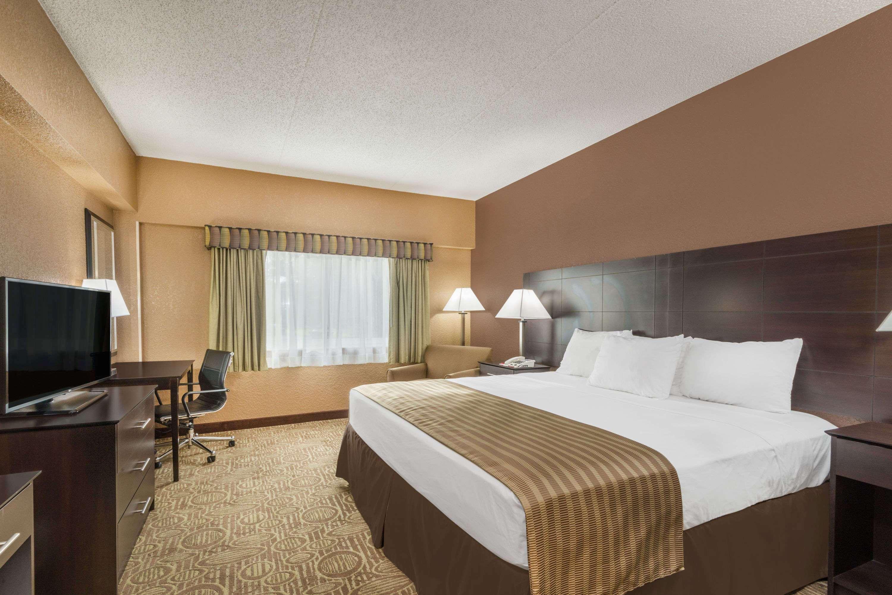 Ramada By Wyndham Paintsville Hotel & Conference Center Buitenkant foto
