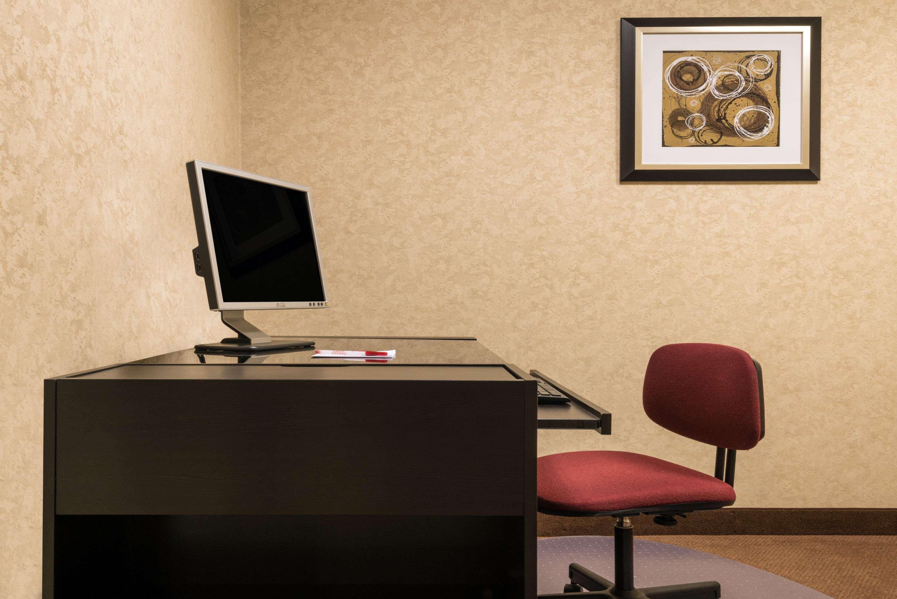 Ramada By Wyndham Paintsville Hotel & Conference Center Buitenkant foto