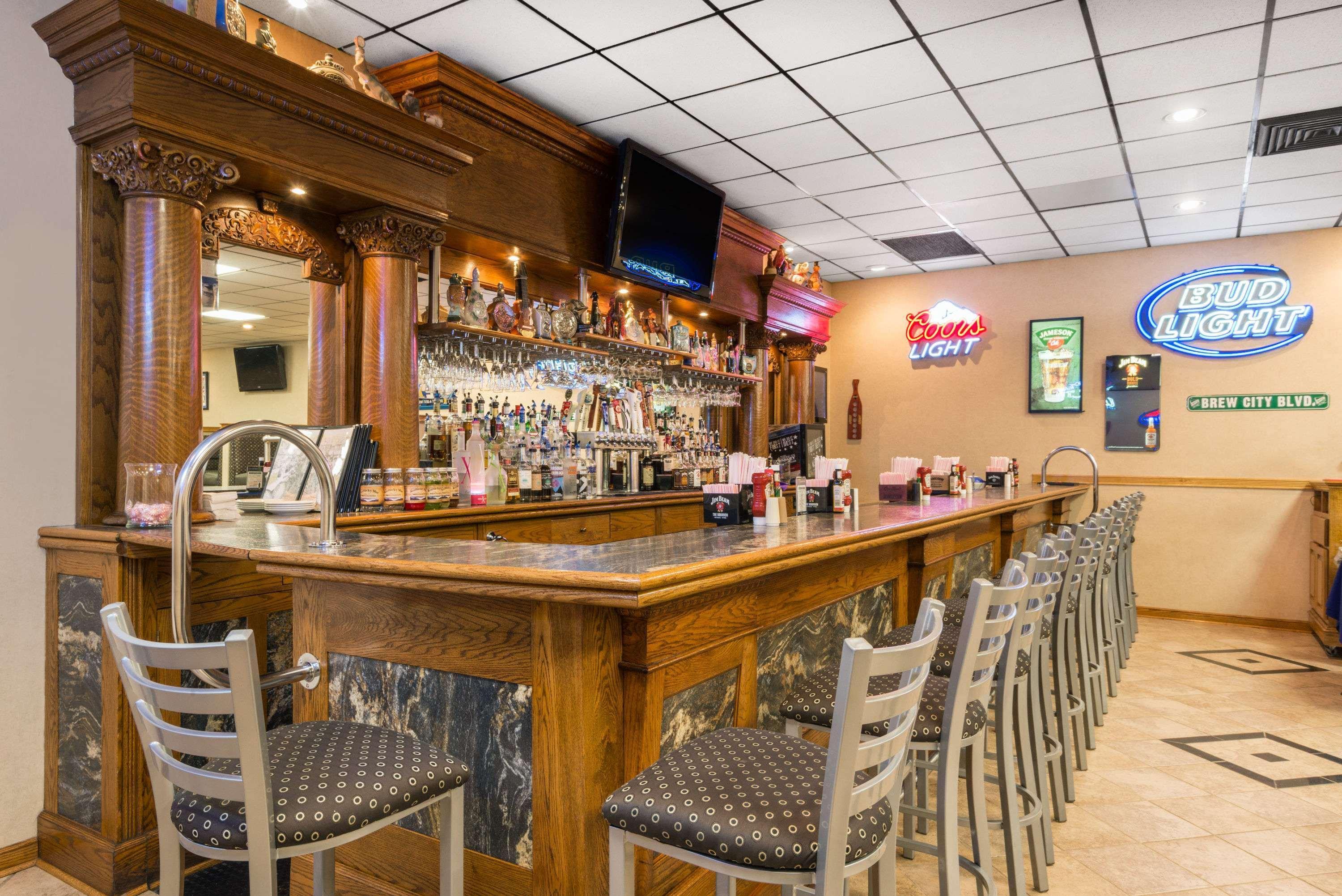Ramada By Wyndham Paintsville Hotel & Conference Center Buitenkant foto